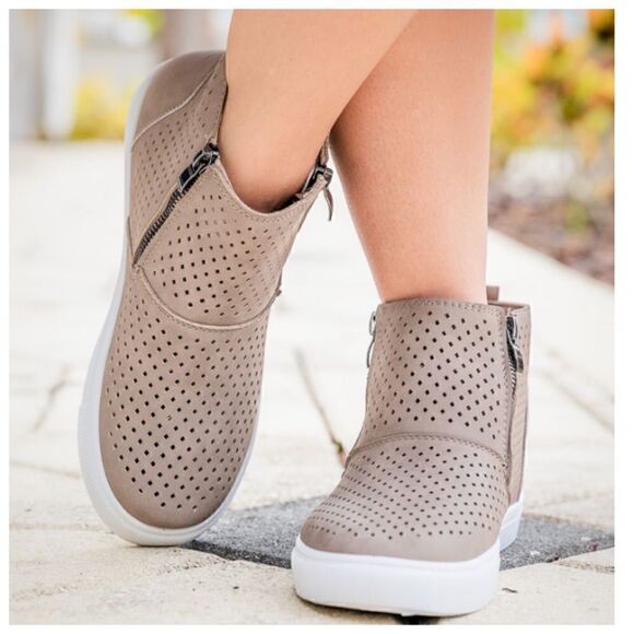 Pierre Dumas Comfort Foam Perforated Slip On Sneakers High Top Taupe Fast-5 - Picture 3 of 11